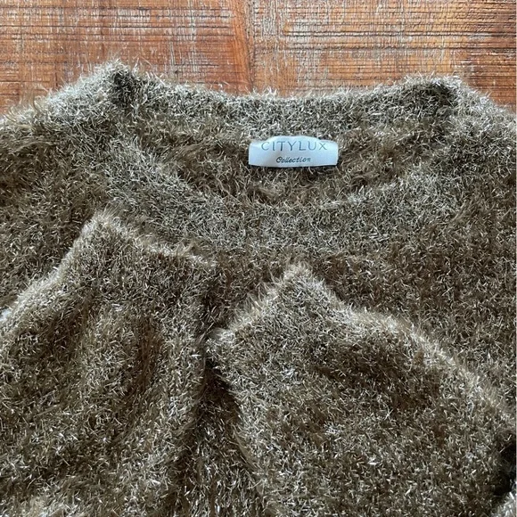 Citylux Collection Sparkly Gold Tinsel Pullover Sweater - Picture 6 of 16